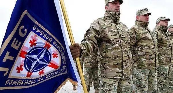 参考消息报纸与世界军事杂志,窥探全球军事动态的双重窗口,全球军事动态双重窗口,参考消息报纸与世界军事杂志透视军事动态