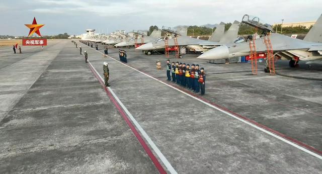 歼-12战斗机与跑道长度的重要性,歼-12战斗机与跑道长度,飞行成功的关键要素