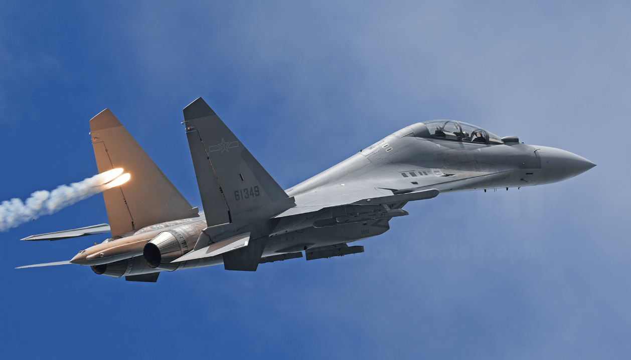 揭秘歼-16战斗机研发团队的幕后英雄,揭秘歼-16战斗机研发团队幕后英雄,研发精英的传奇之旅