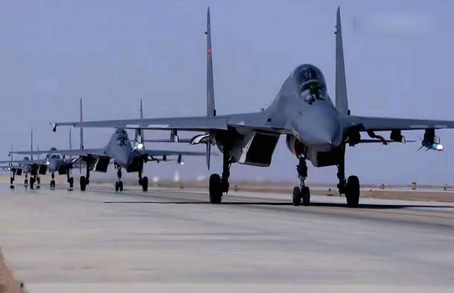 歼-12战机性能特点深度解析,歼-12战机性能特点深度剖析