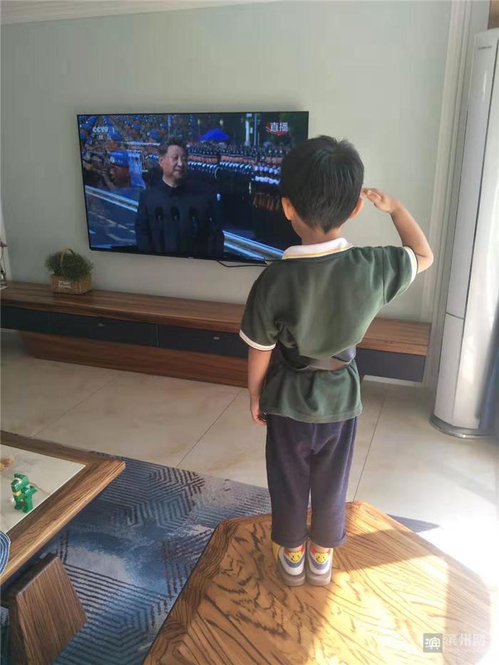 参加胜利日大阅兵,军旗队展现十方面军的荣耀与力量,胜利日大阅兵,军旗队展现十方面军的荣耀与力量风采