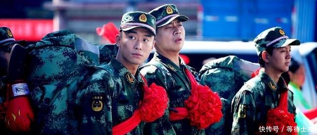 蓝色的军装与背后的兵种之谜,揭秘蓝色军装背后的兵种之谜