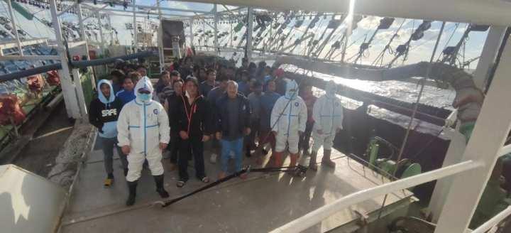 远洋大型渔船,承载10000吨能力的海洋探索者,远洋大型渔船,承载万吨能力的海洋探索巨轮