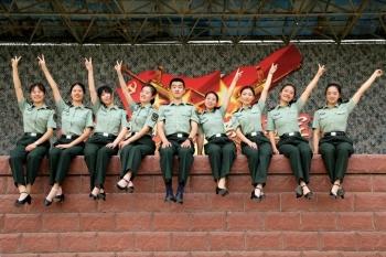 荣耀时刻，中华人民共和国三军仪仗队视频赏析，荣耀瞬间，中华人民共和国三军仪仗队壮丽风采视频赏析