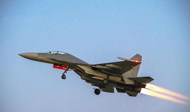 歼-16战斗机不断改进,展现中国航空工业的卓越实力与持续创新力,歼-16战斗机持续进化,展现中国航空工业的卓越实力与创新力