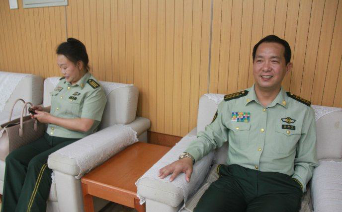 丁晓兵专访,坚韧不拔的军旅人生与独特视角的文学创作,丁晓兵军旅人生与文学创作专访,坚韧不拔与独特视角的交融