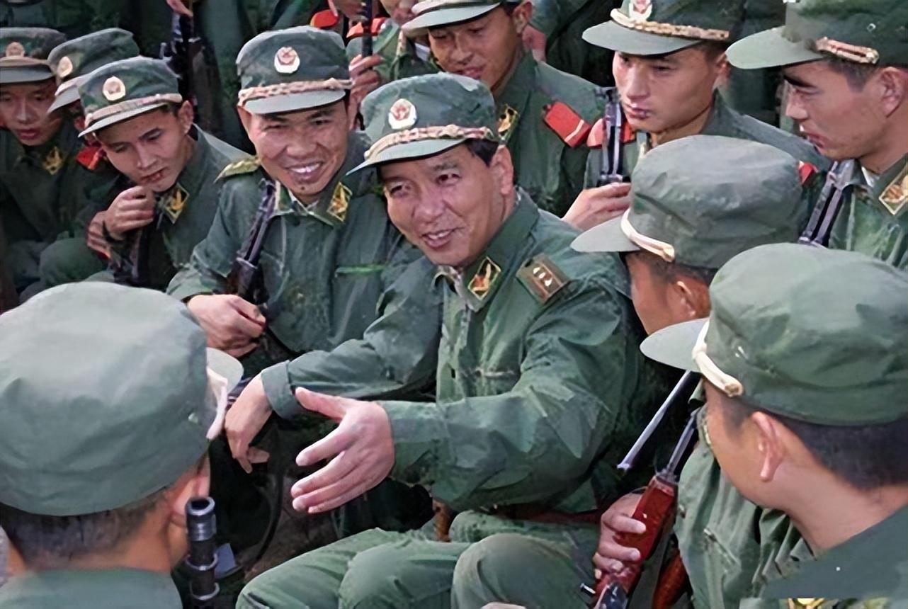 丁晓兵专访,坚韧不拔的军旅人生与独特视角的文学创作,丁晓兵军旅人生与文学创作专访,坚韧不拔与独特视角的交融