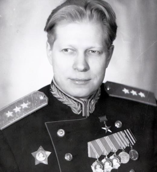 废铁收购与航空母舰,一场意料之外的商业冒险,废铁收购背后的航空母舰商业冒险之旅