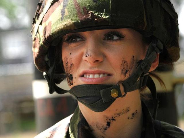 关于干掉女兵的探讨与反思,关于女兵遭遇困境的探讨与反思