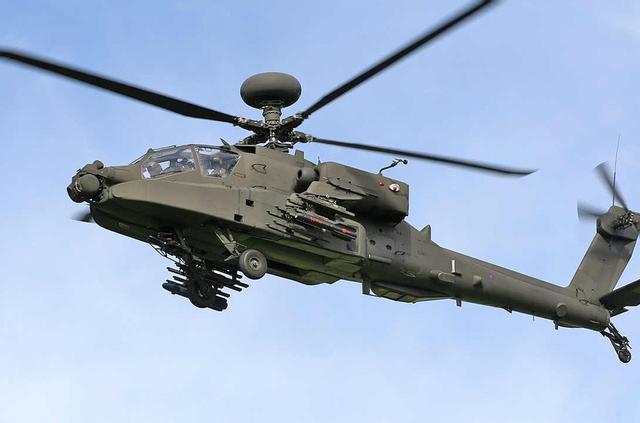 阿帕奇武装直升机与黑鹰直升机的区别,阿帕奇武装直升机与黑鹰直升机的差异对比