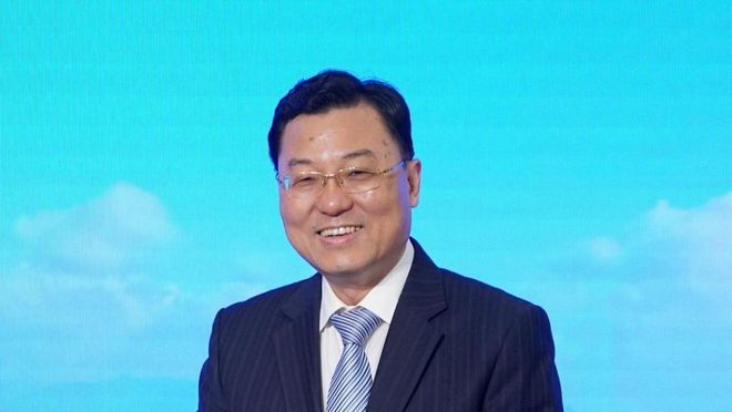 我国新任防长履新，新的征程，新的挑战，新任防长踏上征程，迎接挑战，开启国防新篇章