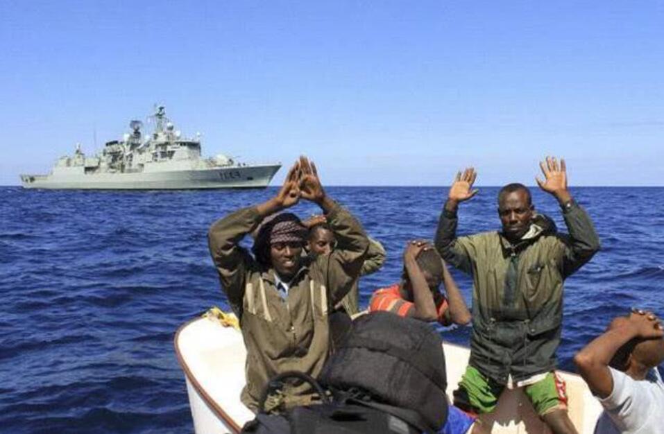 海军如何处置海盗,国际安全的重要一环,海军处置海盗行动,国际安全的关键环节