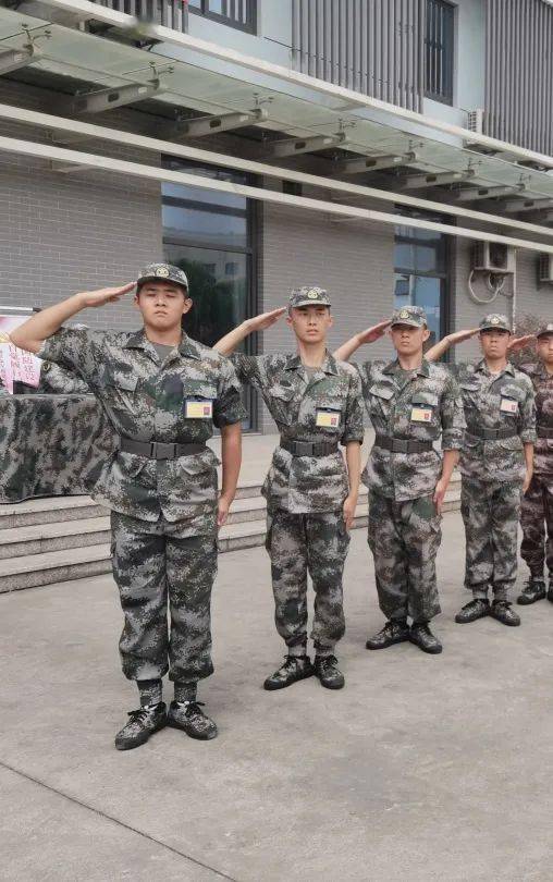 新兵被选为侦察兵,机遇与挑战并存,新兵入选侦察兵,机遇与挑战的交汇