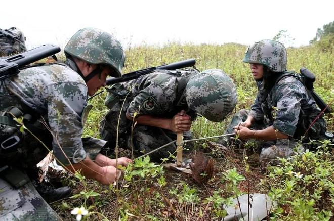 新兵被选为侦察兵,机遇与挑战并存,新兵入选侦察兵,机遇与挑战的交汇