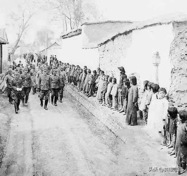 军刀礼与指挥刀,刀剑之间的荣耀与责任,军刀与指挥刀,荣耀与责任的交织