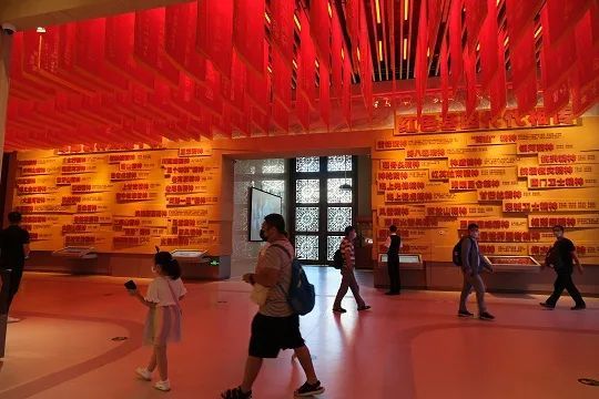 国庆70周年阅兵中的百面战旗,荣耀与力量的展现,国庆70周年阅兵中的百面战旗,荣耀与力量的盛大展示