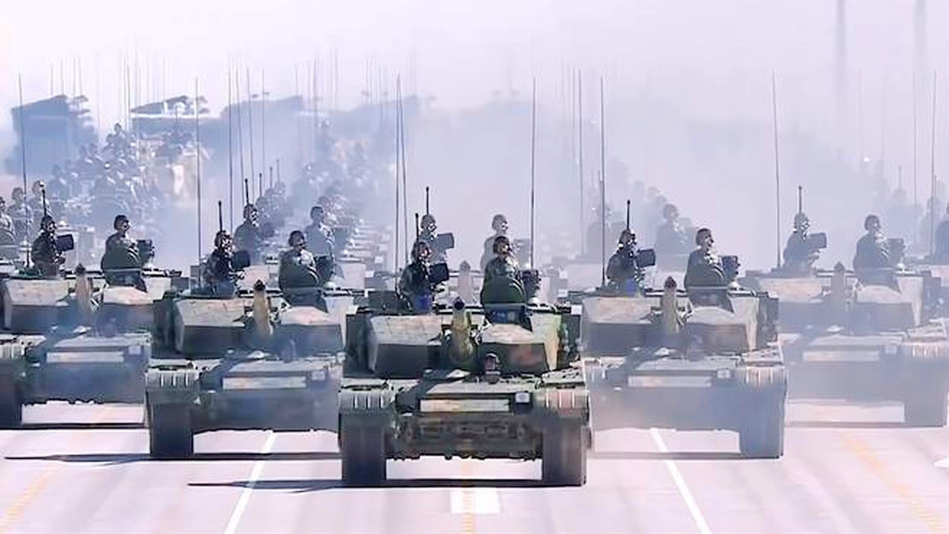 中国陆军重装合成旅，新时代的钢铁洪流，新时代钢铁洪流，中国陆军重装合成旅展现实力