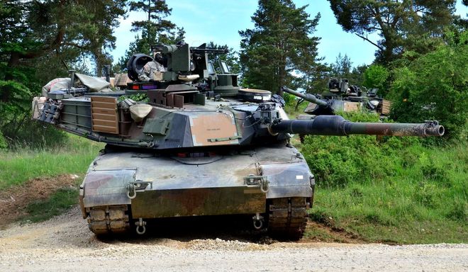 M1A2艾布拉姆斯机枪，现代战争的钢铁巨兽，M1A2艾布拉姆斯机枪，现代战争中的钢铁巨兽霸主