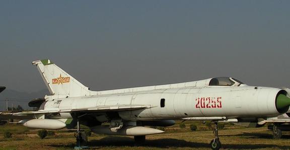 歼八战斗机的驾驶舱简介，歼八战斗机驾驶舱概览