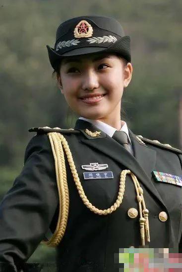 中国最漂亮女解放军图片，英勇与美丽的完美结合，中国最美女解放军，英勇与美丽的完美融合图片展示