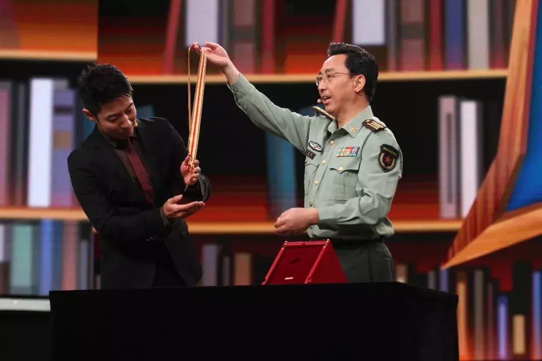 中华人民共和国八一勋章待遇如何,八一勋章获得者待遇揭秘,尊贵荣誉与特殊待遇