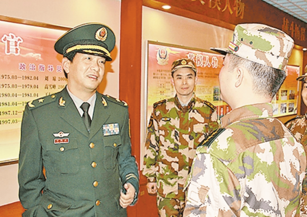 一等功臣丁晓兵，英勇无畏的军人典范，一等功臣丁晓兵，军人典范之英勇无畏