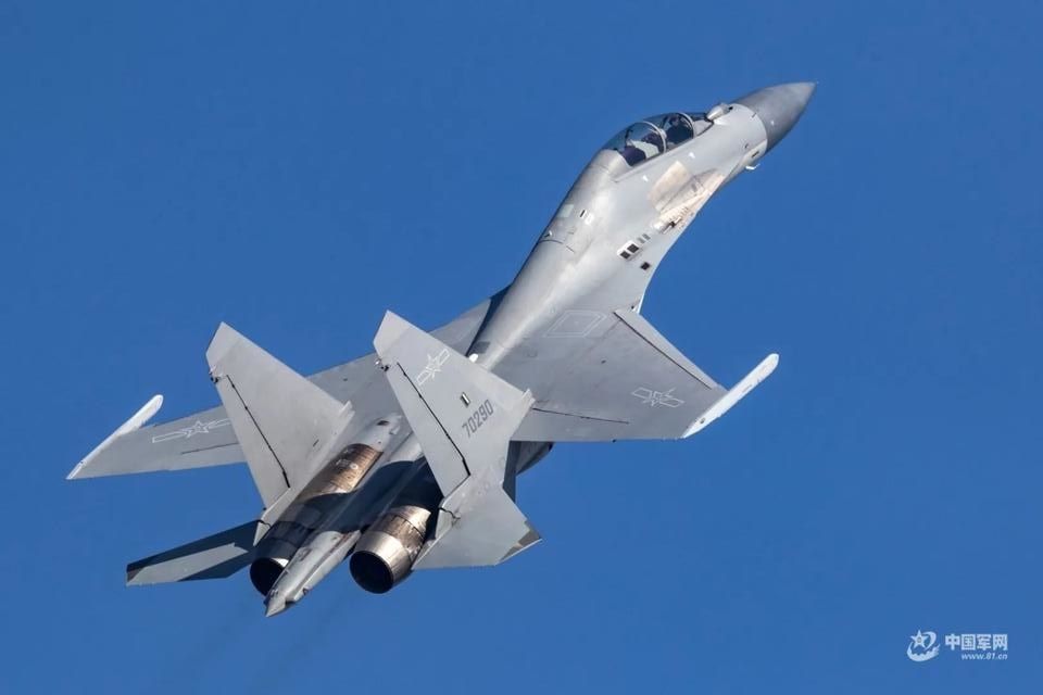 歼-16与F-22,空中霸主之争,谁更强?,歼-16与F-22,空中霸主之争,究竟谁更胜一筹?