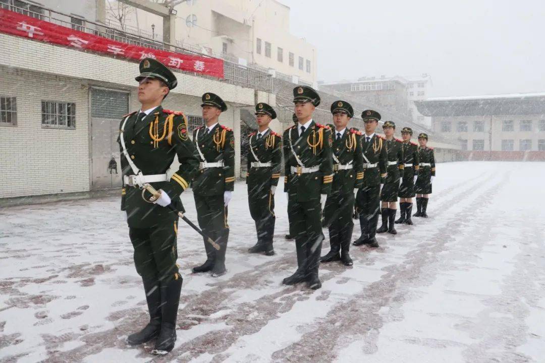 国旗护卫队工资是多少，揭秘国旗护卫队员的薪酬与职责，揭秘国旗护卫队员的薪酬与职责，工资待遇知多少？