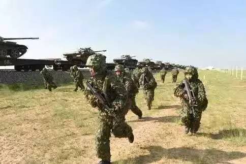 中国陆军的地位与作用，守护国家安全的坚强后盾，中国陆军，守护国家安全的坚强后盾与战略支柱