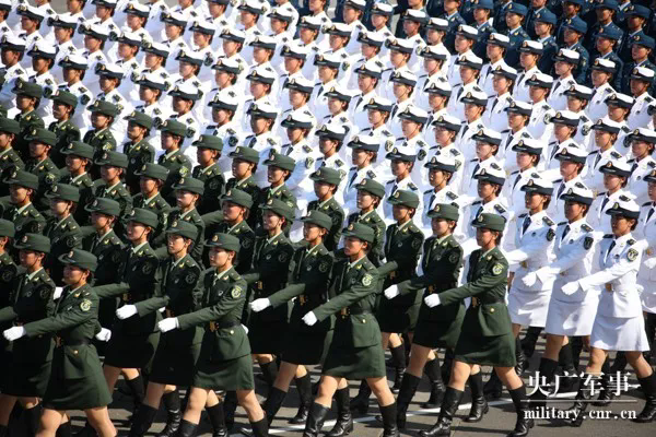 三军女兵方队，展现巾帼英雄的风采，三军女兵方队，巾帼英雄风采展