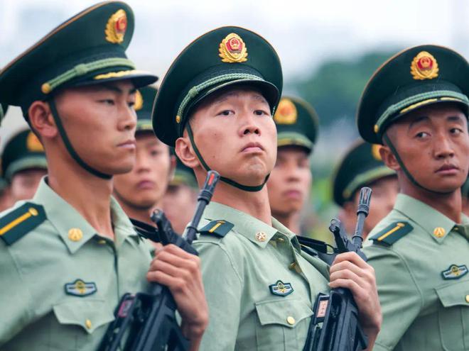 女生想考武警警官学院的勇气与决心，女生勇闯武警警官学院，决心与勇气的交织