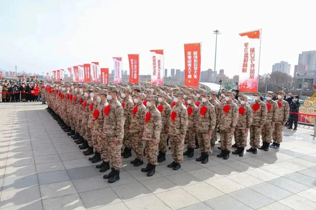 新兵刚开始的训练，挑战与适应过程，新兵训练，挑战、适应与成长之路