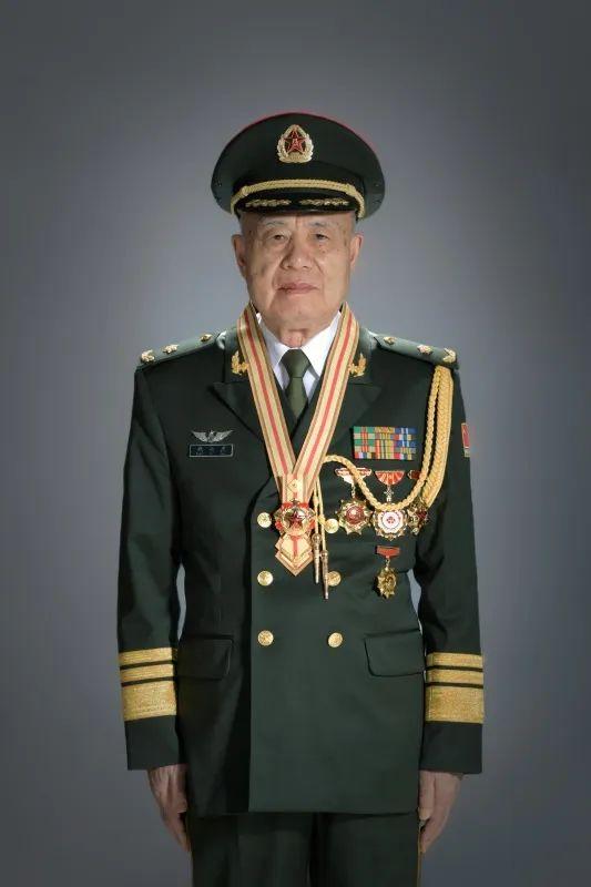 八一勋章背后的英雄事迹——杜富国的事迹，八一勋章背后的英雄传奇，杜富国的荣耀之路
