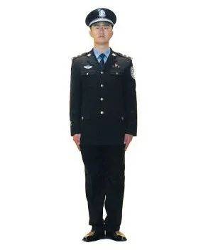 关于99式警服为何尚未更换的探讨，探讨99式警服未更换的原因及影响