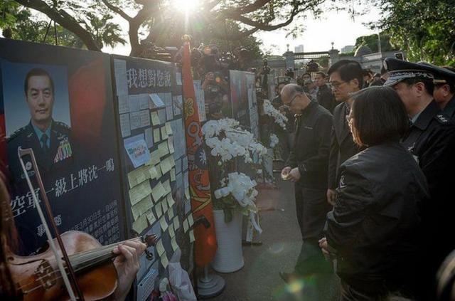 中国黑鹰直升机与汶川地震，空中救援的力量象征，中国黑鹰直升机在汶川地震中的救援力量，空中救援的象征