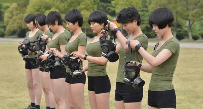 女生参军