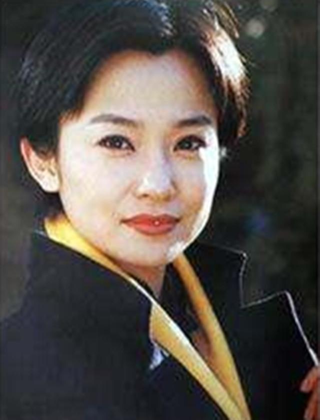 外国网友评论中国女特种兵，坚韧、勇敢与力量的象征，外国网友眼中的中国女特种兵，坚韧、勇敢与力量的典范