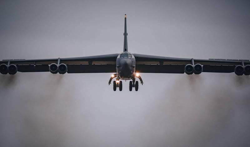 美帝B-52战略轰炸机，空中巨无霸的传奇历程，美帝B-52战略轰炸机，空中巨无霸的传奇历程揭秘