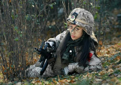 中国女特种兵在战场上的非凡勇气——生孩子的事迹，中国女特种兵战场上的非凡勇气与生育事迹的双重震撼
