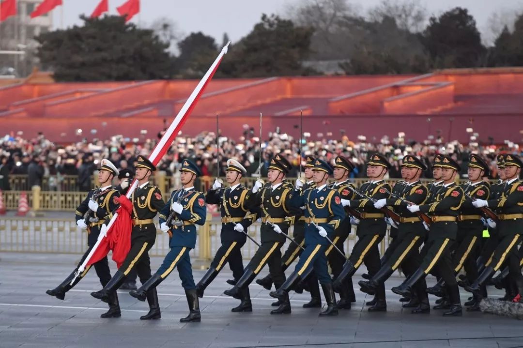 三军仪仗队升国旗——荣耀与责任的庄严仪式，三军仪仗队升国旗，荣耀与责任的庄严展现