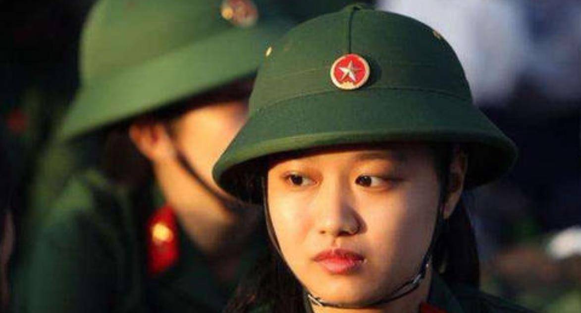 打越南战争中的中国女兵，英勇无畏的巾帼英雄，中国女兵在越南战争中的英勇表现，巾帼英雄，无畏前行