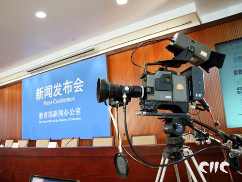 新闻发布会在电视频道播出，传播方式与影响分析，电视频道新闻发布会，传播方式及其影响深度解析