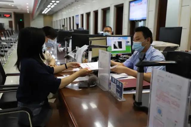 光明日报官网，传递正能量，引领时代潮流，光明日报官网，传递正能量，引领时代先锋