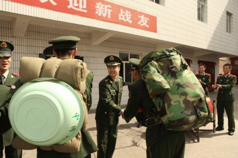 老兵打新兵普遍，一种值得警惕的现象及其背后原因，老兵打新兵现象普遍，警惕背后的原因与影响