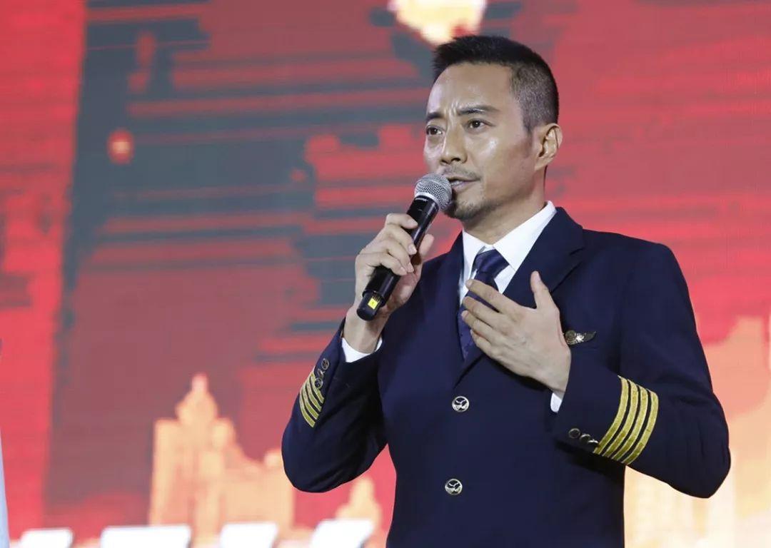 中国机长电影，展现英勇与坚韧的航空传奇，中国机长电影诠释英勇坚韧航空传奇