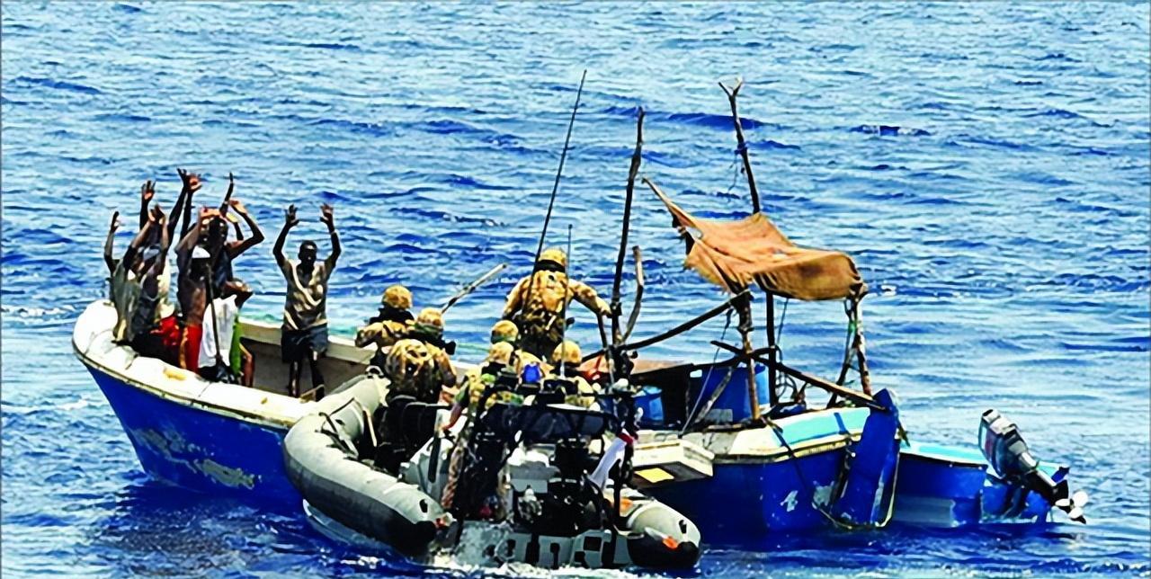 中国海军临检马里海盗，维护海上安全的坚定力量，中国海军临检马里海盗，海上安全的坚定守护者