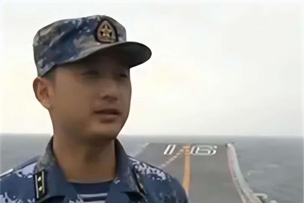 辽宁号首任舰长，英勇无畏的航海传奇人物，辽宁号首任舰长，英勇航海的传奇人物