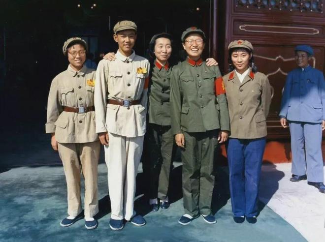 全身军装照片图片的魅力与意义，全身军装照片的魅力与深远意义