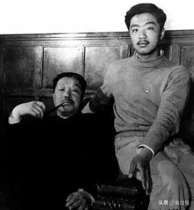 瓦良格号艰难回国路纪录片，历史的见证与民族的骄傲，瓦良格号艰难回国路，历史见证与民族骄傲纪录片
