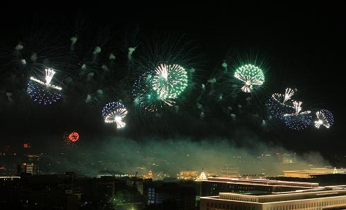 仪仗队阅兵走过天安门广场，荣耀与力量的展现，天安门广场阅兵，荣耀与力量的展现